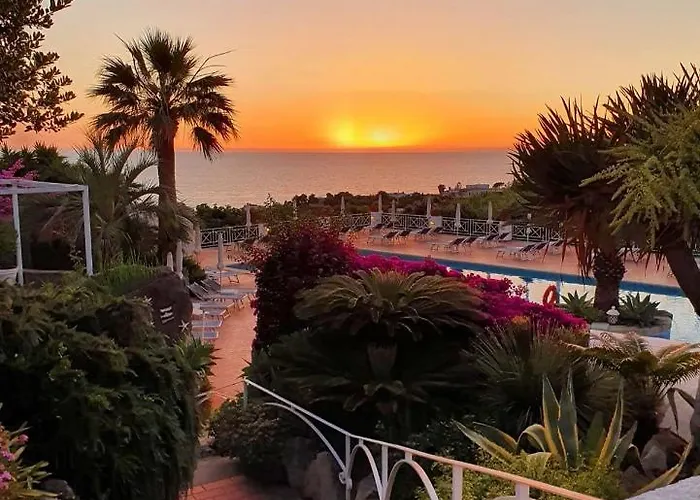 PARADISO TERME RESORT & SPA ايسكيا