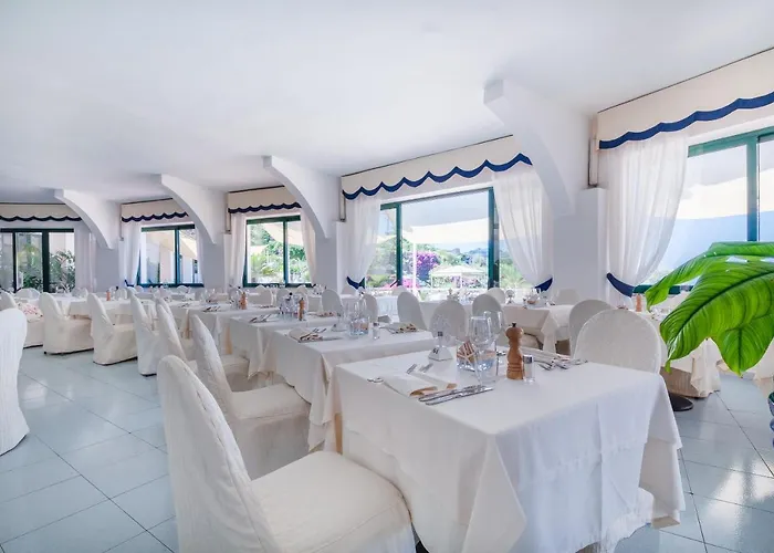 PARADISO TERME RESORT & SPA ايسكيا